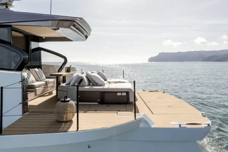 Azimut Yachts Seadeck 6 - Navis Marine