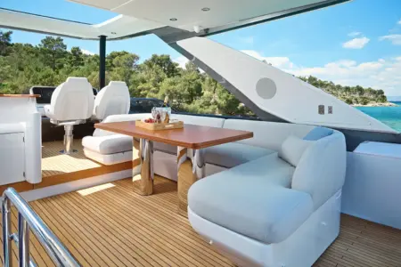 Charter-Azimut-68 - Navis Marine