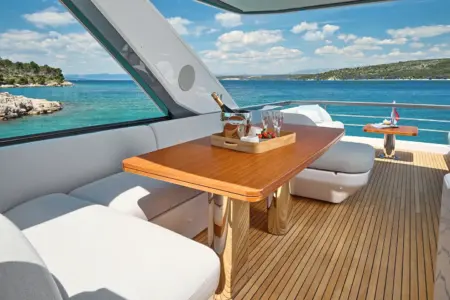 Charter-Azimut-68 - Navis Marine