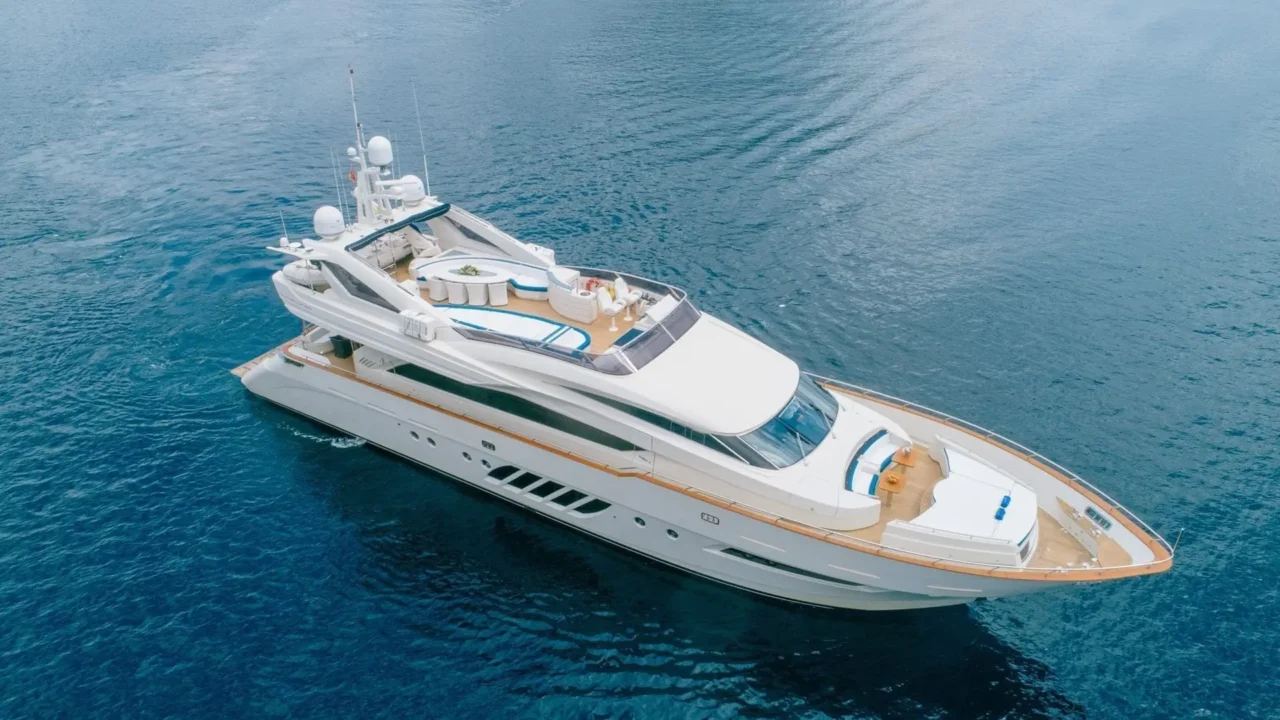 M/Y LADY MURA