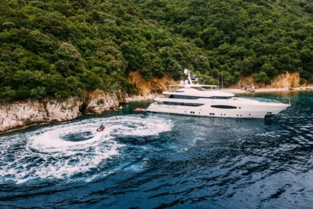 Factoria Naval De Marin Yachts Tirea - Navi Marine