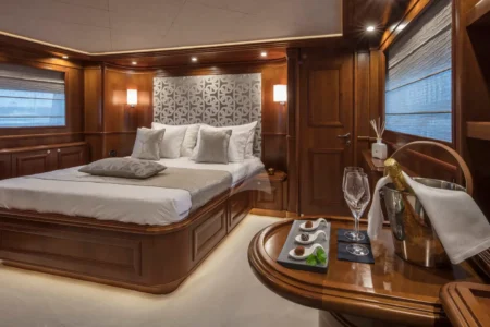 Ferretti Yachts Ena - Navis Marine