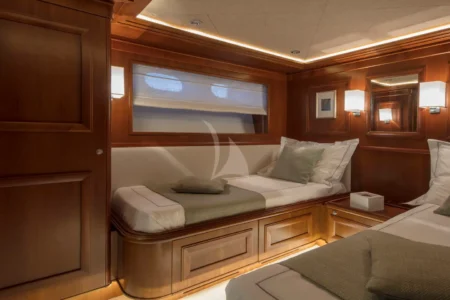 Ferretti Yachts Ena - Navis Marine