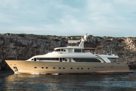 Ferretti Yachts Imagine - Navis Marine