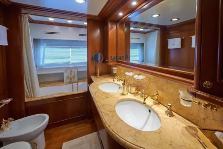 Ferretti Yachts Imagine - Navis Marine