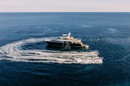 Ferretti Yachts Klobuk - Navis Marine