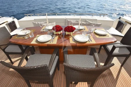 Ferretti Yachts Tesoro - Navis Marine