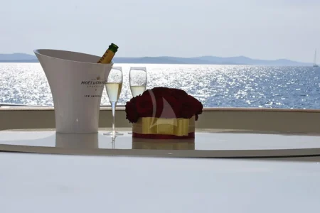 Ferretti Yachts Tesoro - Navis Marine