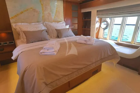 Ferretti Yachts Tesoro - Navis Marine