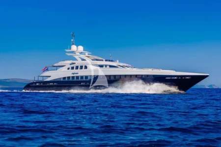 Charter Heesen Agram - Navis Marine