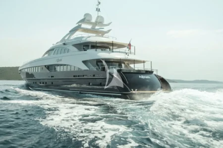 Charter Heesen Agram - Navis Marine