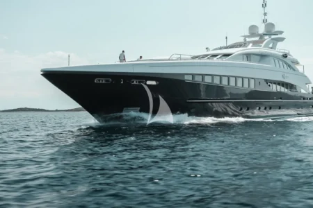 Charter Heesen Agram - Navis Marine