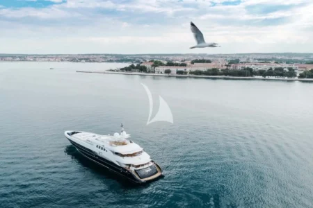 Charter Heesen Agram - Navis Marine