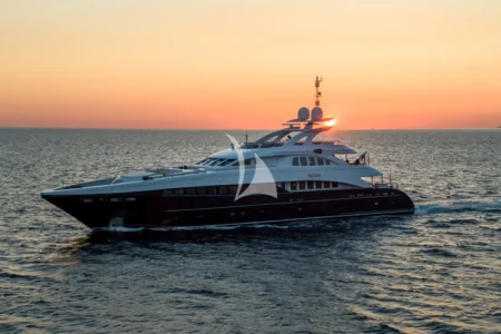 Charter Heesen Agram - Navis Marine