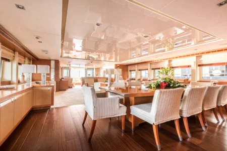 Charter Heesen Agram - Navis Marine