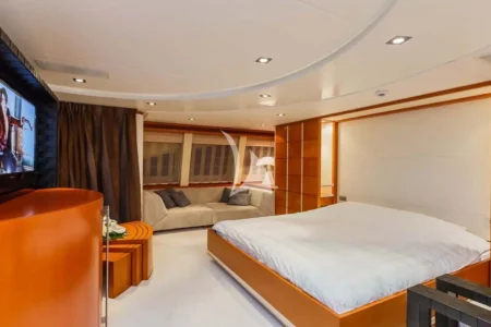 Charter Heesen Agram - Navis Marine