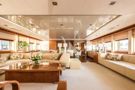 Charter Heesen Agram - Navis Marine