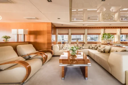 Charter Heesen Agram - Navis Marine