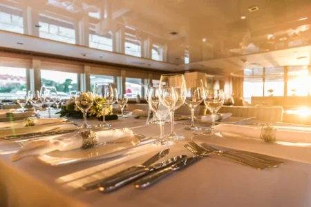 Charter Heesen Agram - Navis Marine