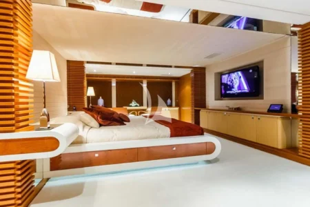 Charter Heesen Agram - Navis Marine