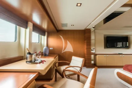 Charter Heesen Agram - Navis Marine