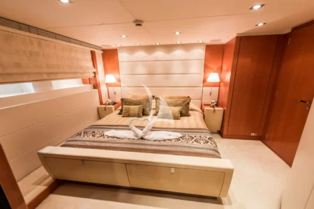 Charter Heesen Agram - Navis Marine