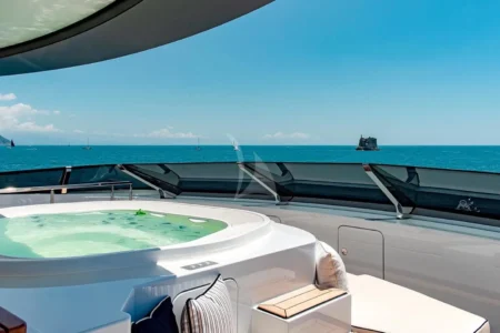 Charter Sanlorenzo Lady Lena - Navis Marine