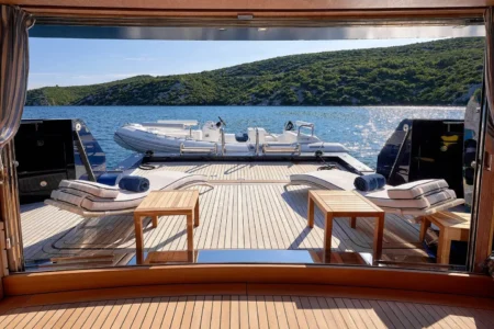Charter Sanlorenzo Reve d'Or - Navis Marine