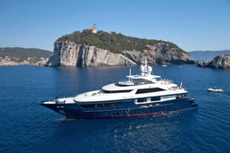 Charter Sanlorenzo Reve d'Or - Navis Marine