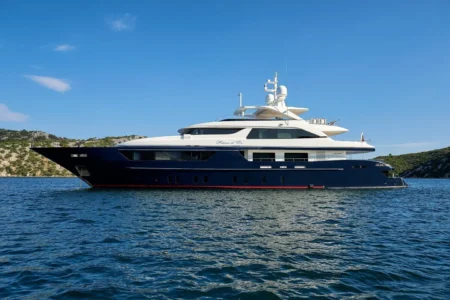 Charter Sanlorenzo Reve d'Or - Navis Marine