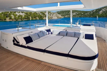 Charter Sanlorenzo Reve d'Or - Navis Marine