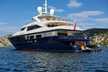 Charter Sanlorenzo Reve d'Or - Navis Marine