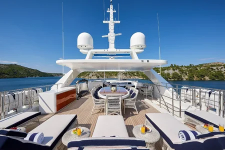 Charter Sanlorenzo Reve d'Or - Navis Marine