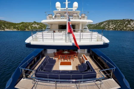 Charter Sanlorenzo Reve d'Or - Navis Marine
