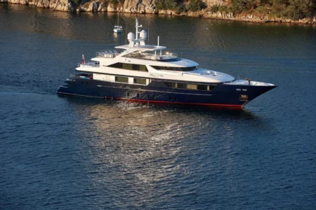 Charter Sanlorenzo Reve d'Or - Navis Marine