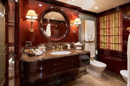 Charter Sanlorenzo Reve d'Or - Navis Marine