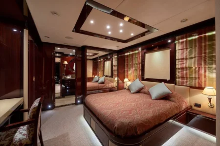 Charter Sanlorenzo Reve d'Or - Navis Marine