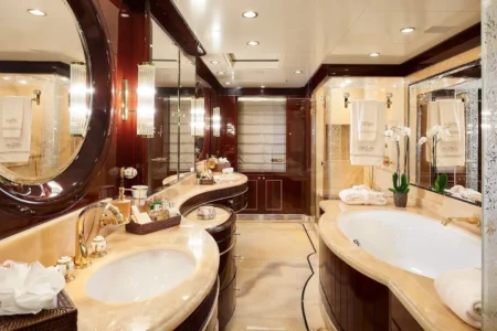 Charter Sanlorenzo Reve d'Or - Navis Marine