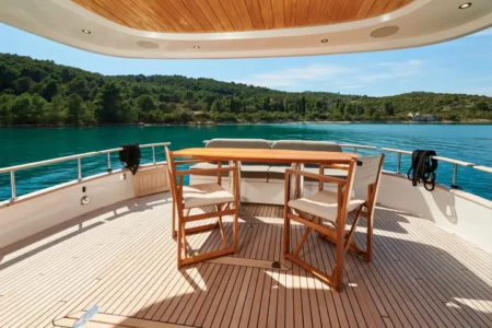 Charter Sasga Menoruquin 54 HT Signature - Navis Marine