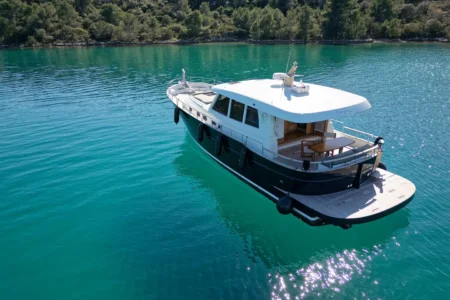 Charter Sasga Menoruquin 54 HT Signature - Navis Marine