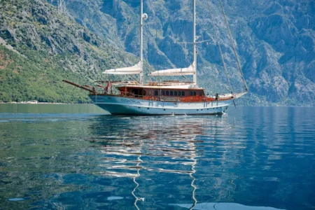 Charter Silyon Yachts SY Riana - Navis Marine