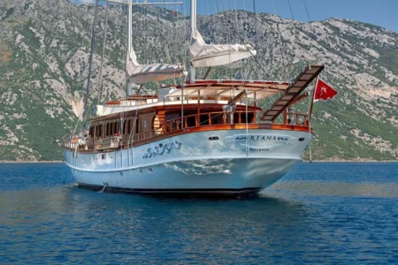 Charter Silyon Yachts SY Riana - Navis Marine