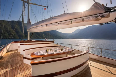 Charter Silyon Yachts SY Riana - Navis Marine