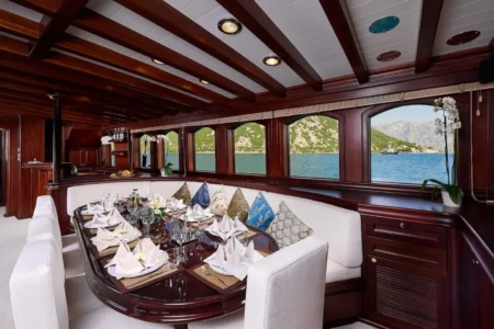 Charter Silyon Yachts SY Riana - Navis Marine