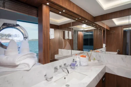 Charter Sunseeker Hunky Dory Of London - Navis Marine