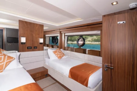 Charter Sunseeker Hunky Dory Of London - Navis Marine