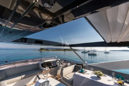 Charter Sunseeker Mowana - Navis Marine