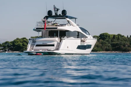 Charter Sunseeker Mowana - Navis Marine