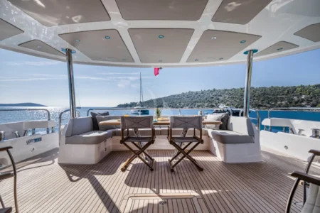 Charter Sunseeker Mowana - Navis Marine