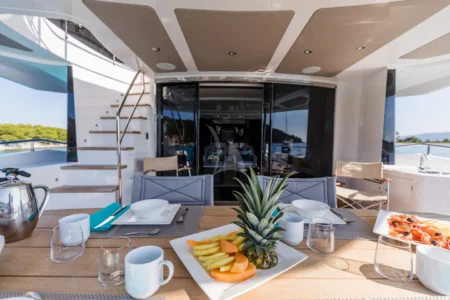 Charter Sunseeker Mowana - Navis Marine